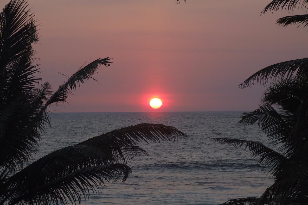 Sri Gemunu Beach Resort Unawatuna Exterior foto