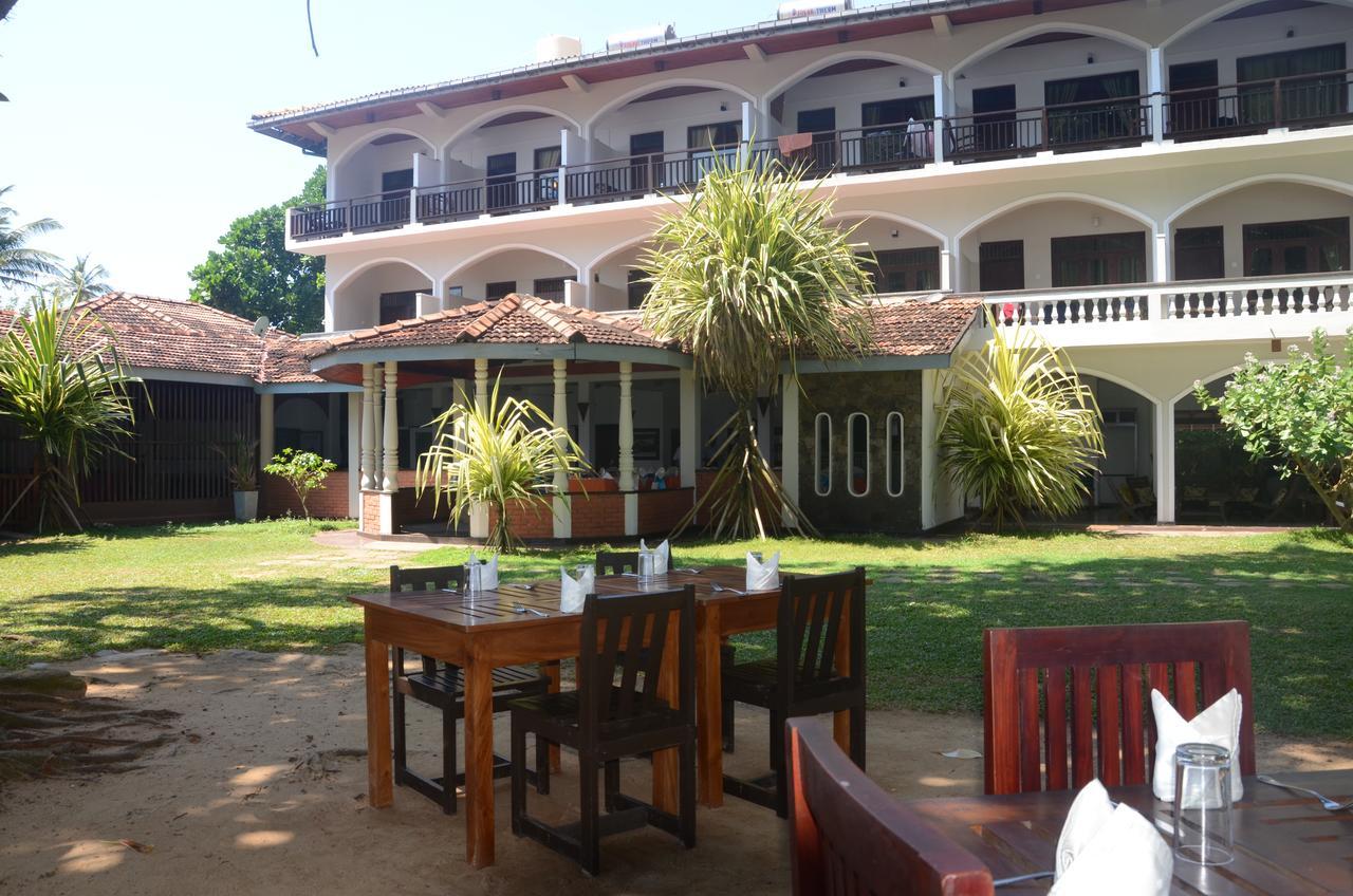 Sri Gemunu Beach Resort Unawatuna Exterior foto